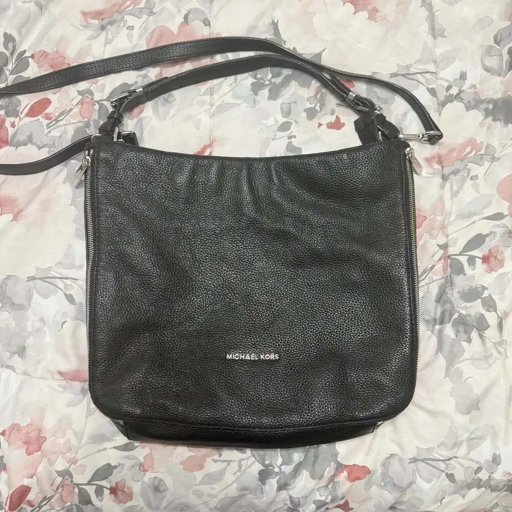Michael Kors Chandler Large Leather Convertible Shoulder Hobo Bag in Black